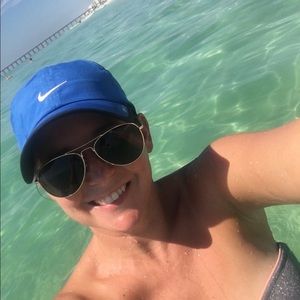 Meet your Posher, Victoria